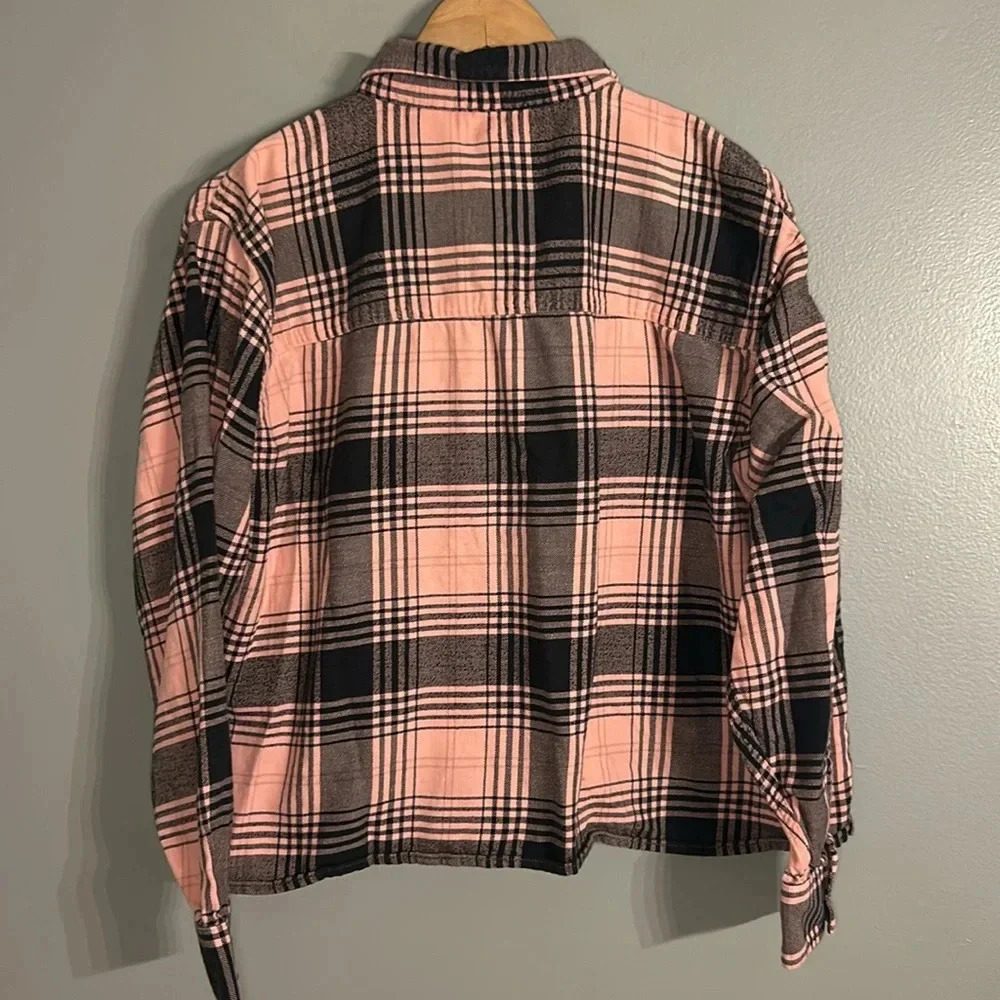 Levi's Maple Cotton Plaid Utility Shirt, Sz M, Pink, Navy Blue Cropped Flannel - Picture 7 of 7